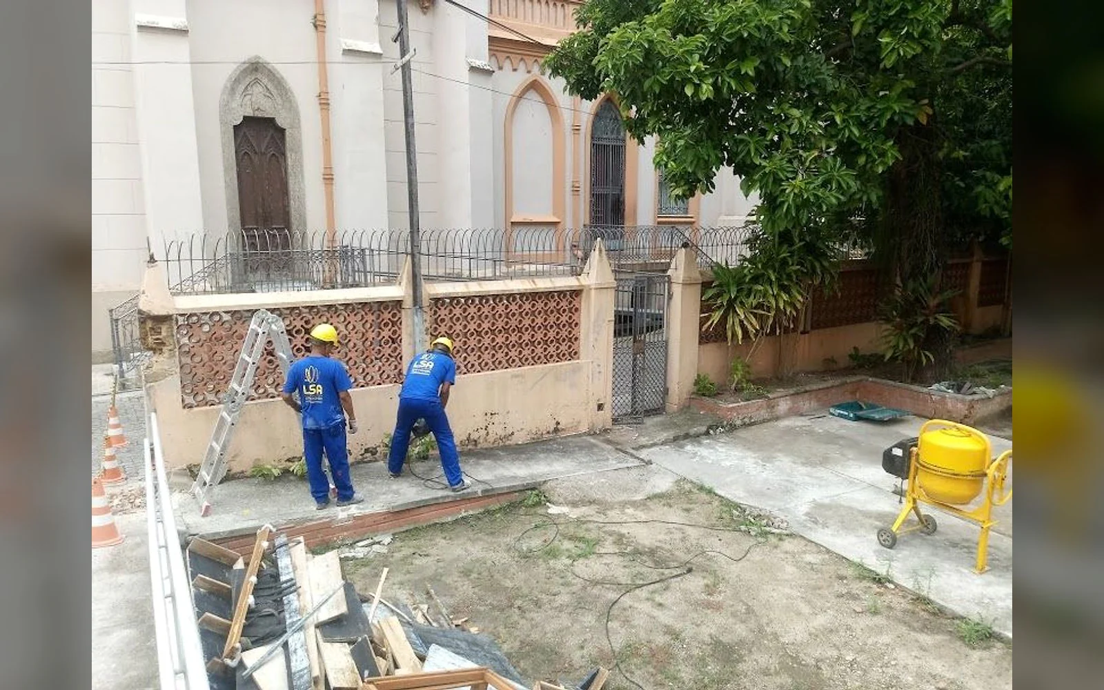 Registro 3 da equipe e dos serviços da LSA na obra de Colégio da Imaculada Conceição.