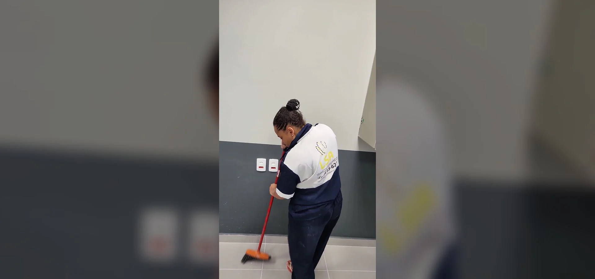 Equipe e serviço da LSA em atividade de facilities para condomínios.
