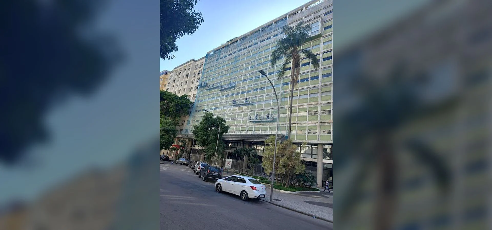 Equipe e serviço da LSA em atividade de obras em condomínios.