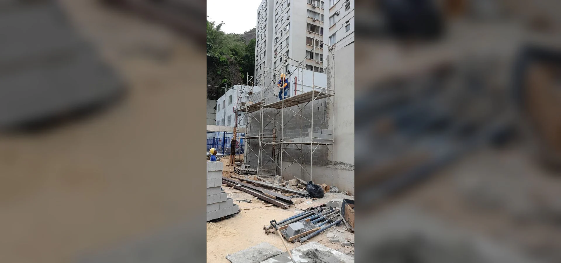 Equipe e serviço da LSA em atividade de tratamento de infiltrações.